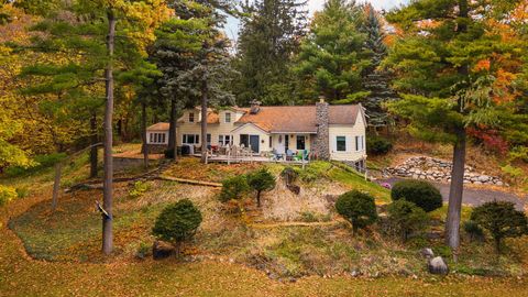 7787 East Shore Road Peninsula Township MI 49686