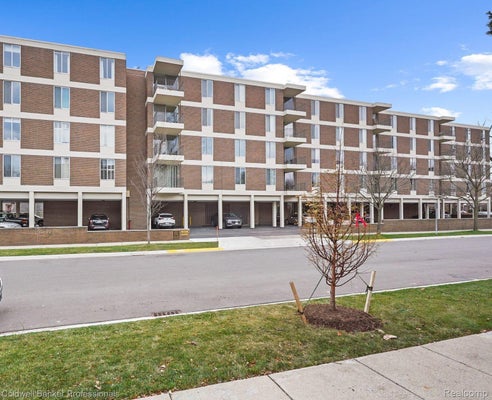 600 W BROWN ST APT 109, BIRMINGHAM, MI 48009 - Image f70a0de49dbe0807c79f31bbc70457fb/4102208181