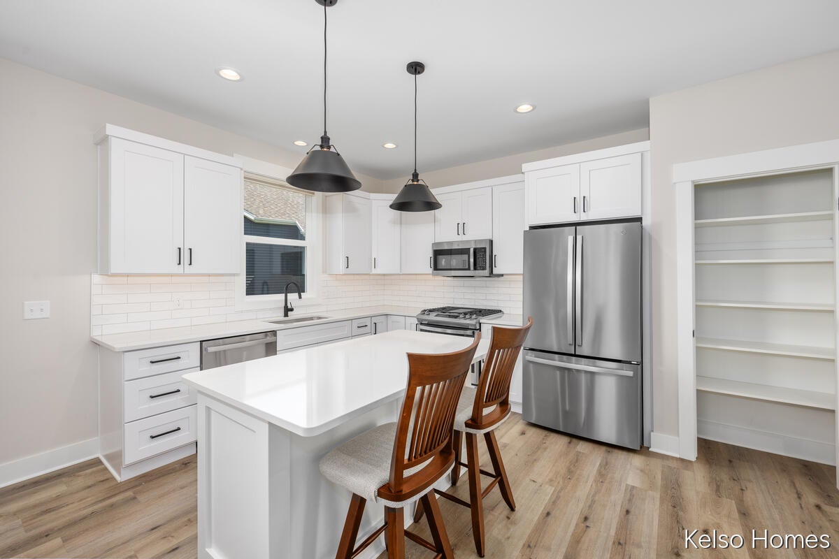 1189 Gleneagle Trail 37
