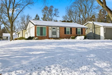 2403 Terry Street Wolverine Lake Village MI 48390