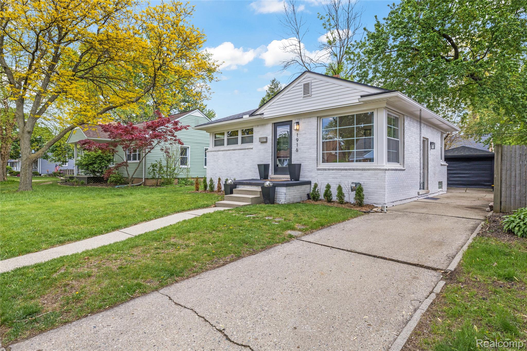 1916 Kalama Avenue