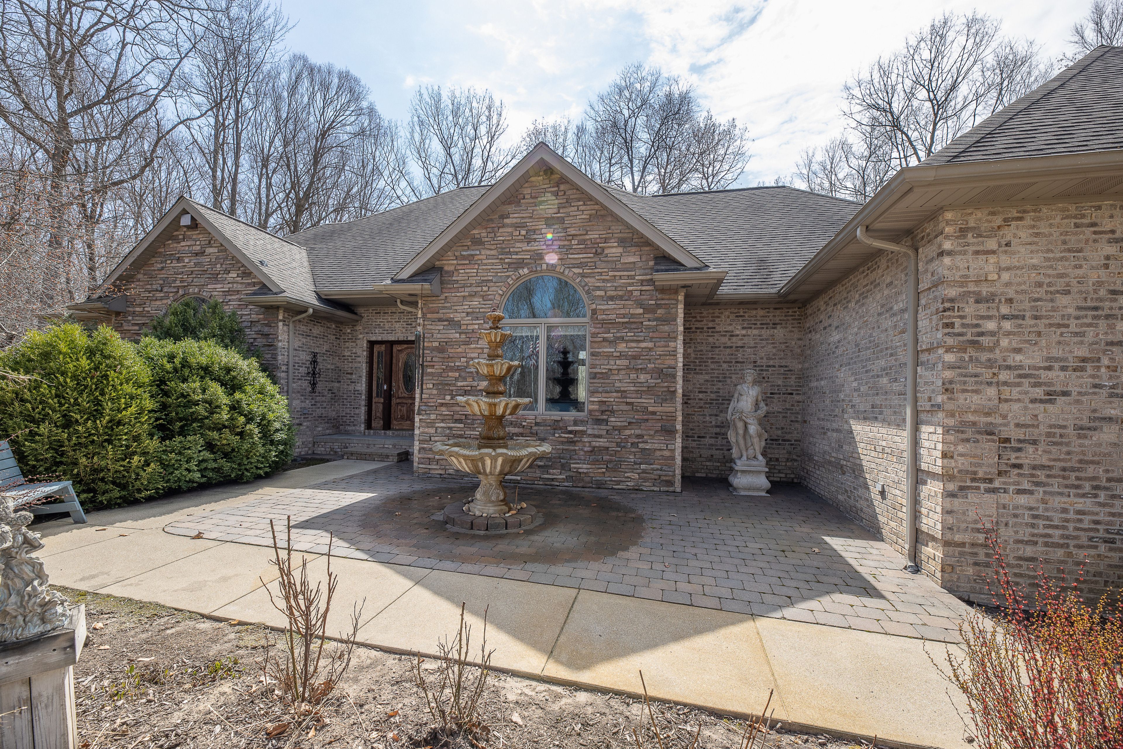 398 MEADOWVIEW Drive