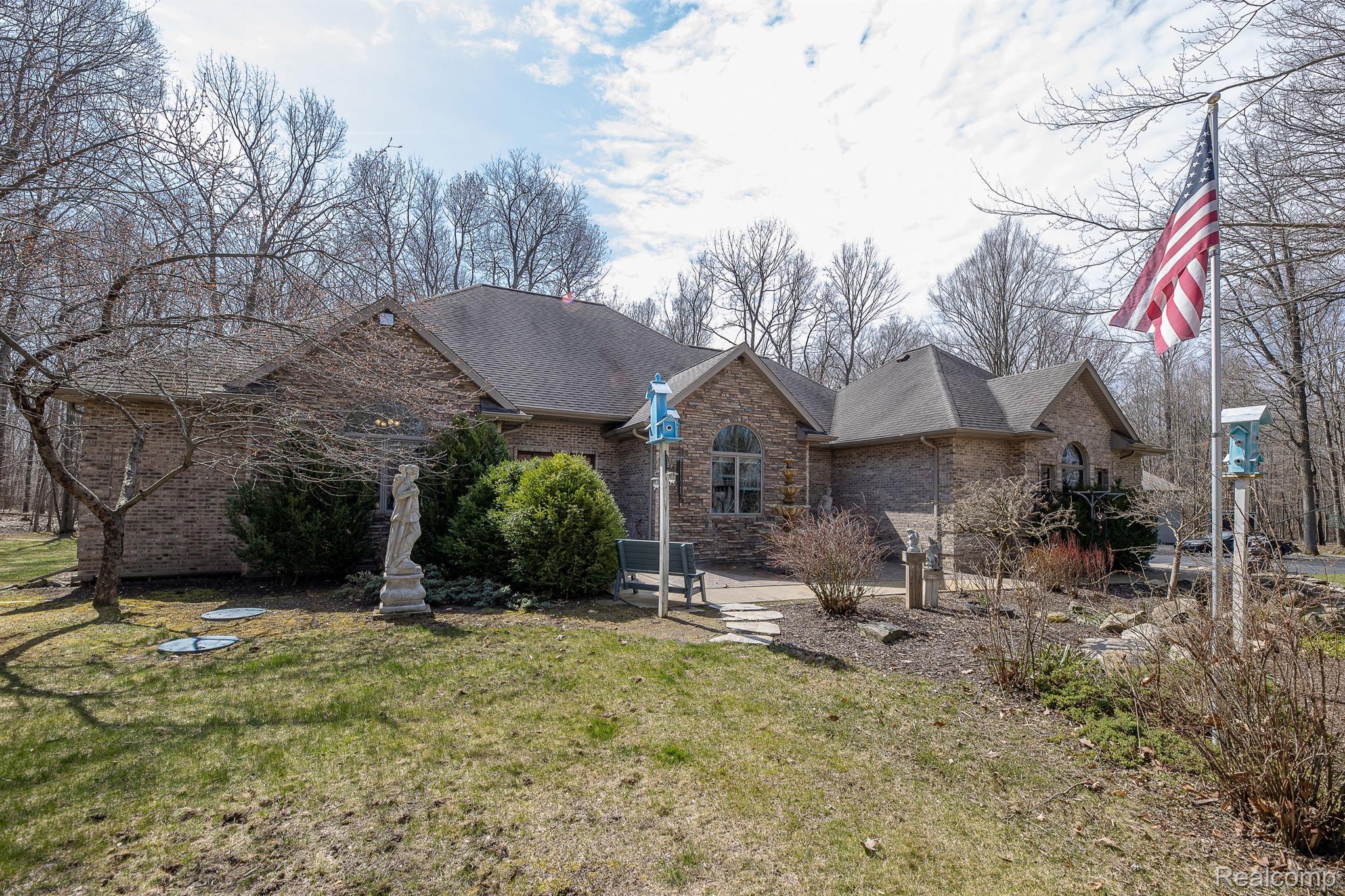 398 MEADOWVIEW Drive