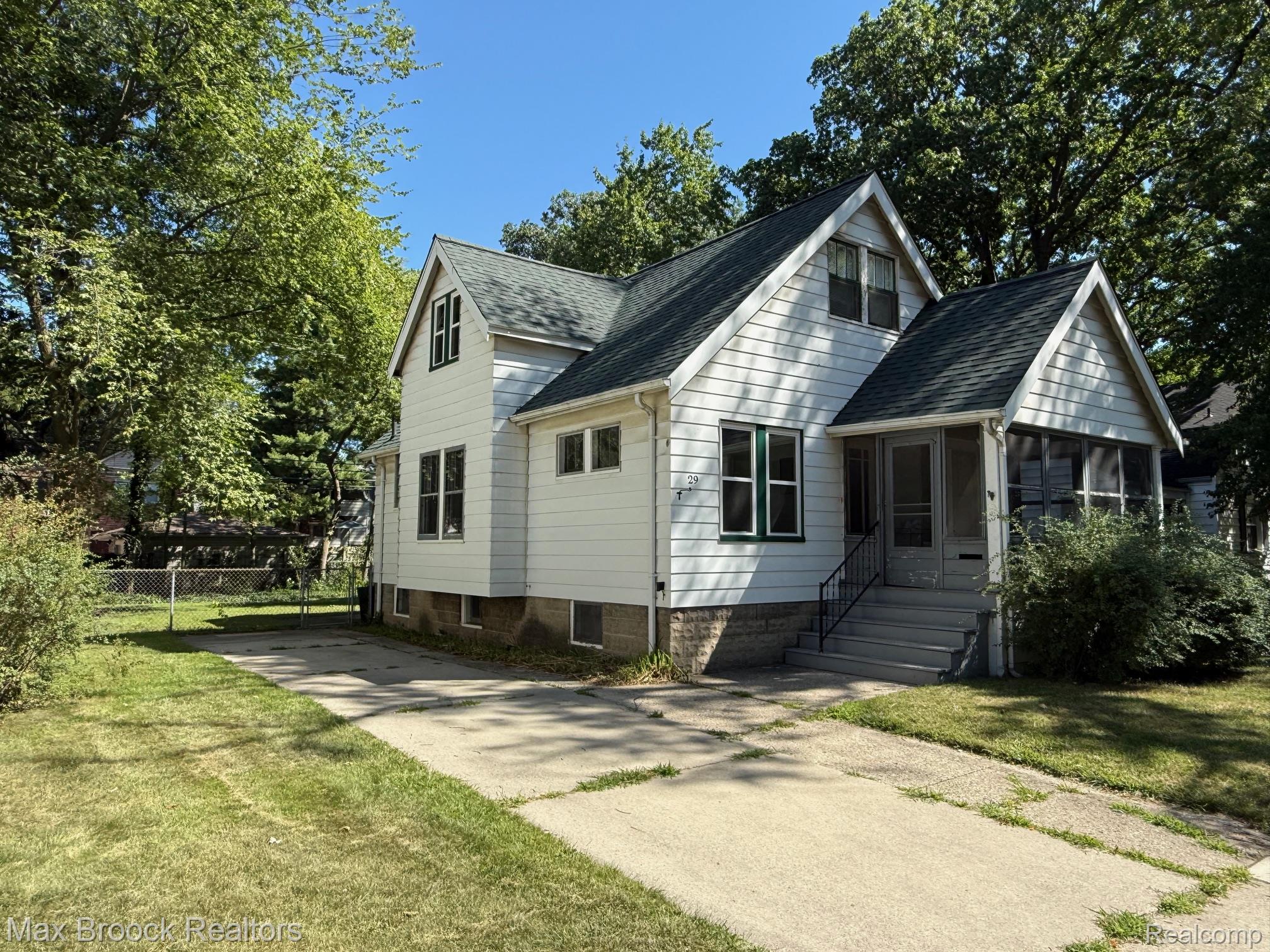 29 WOODWARD HEIGHTS Boulevard