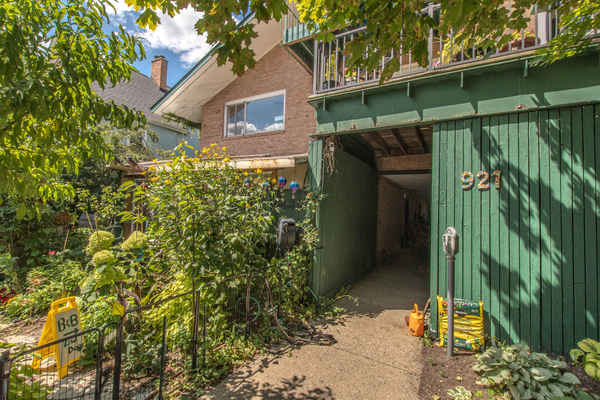 921 E Huron Street 6
