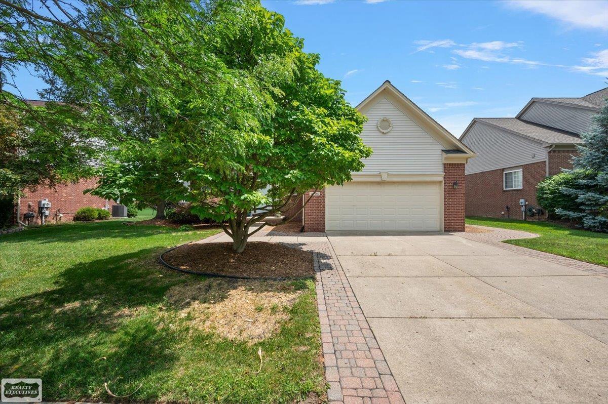 4704 walden Drive