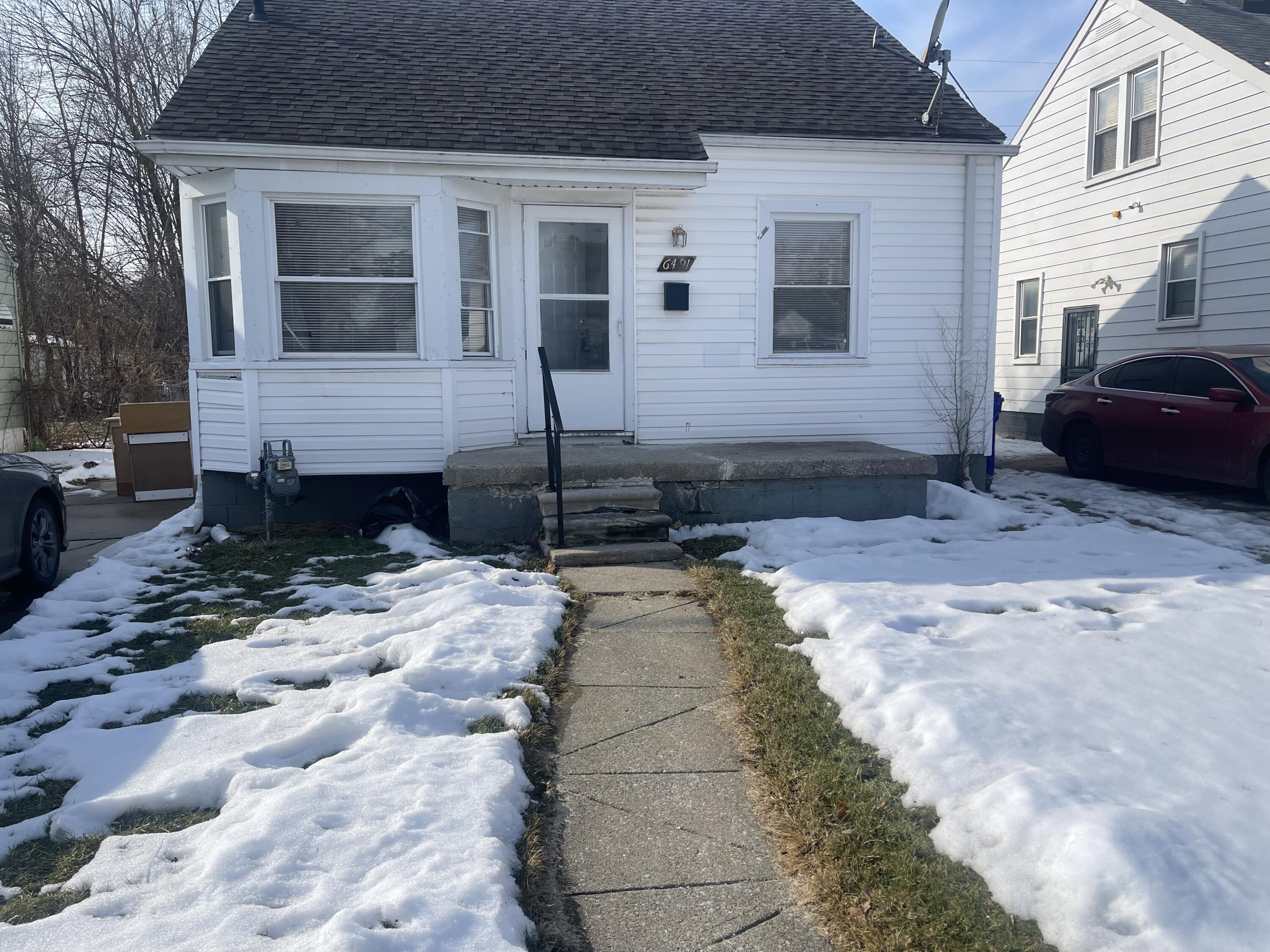 FRONT OF THE HOUSE