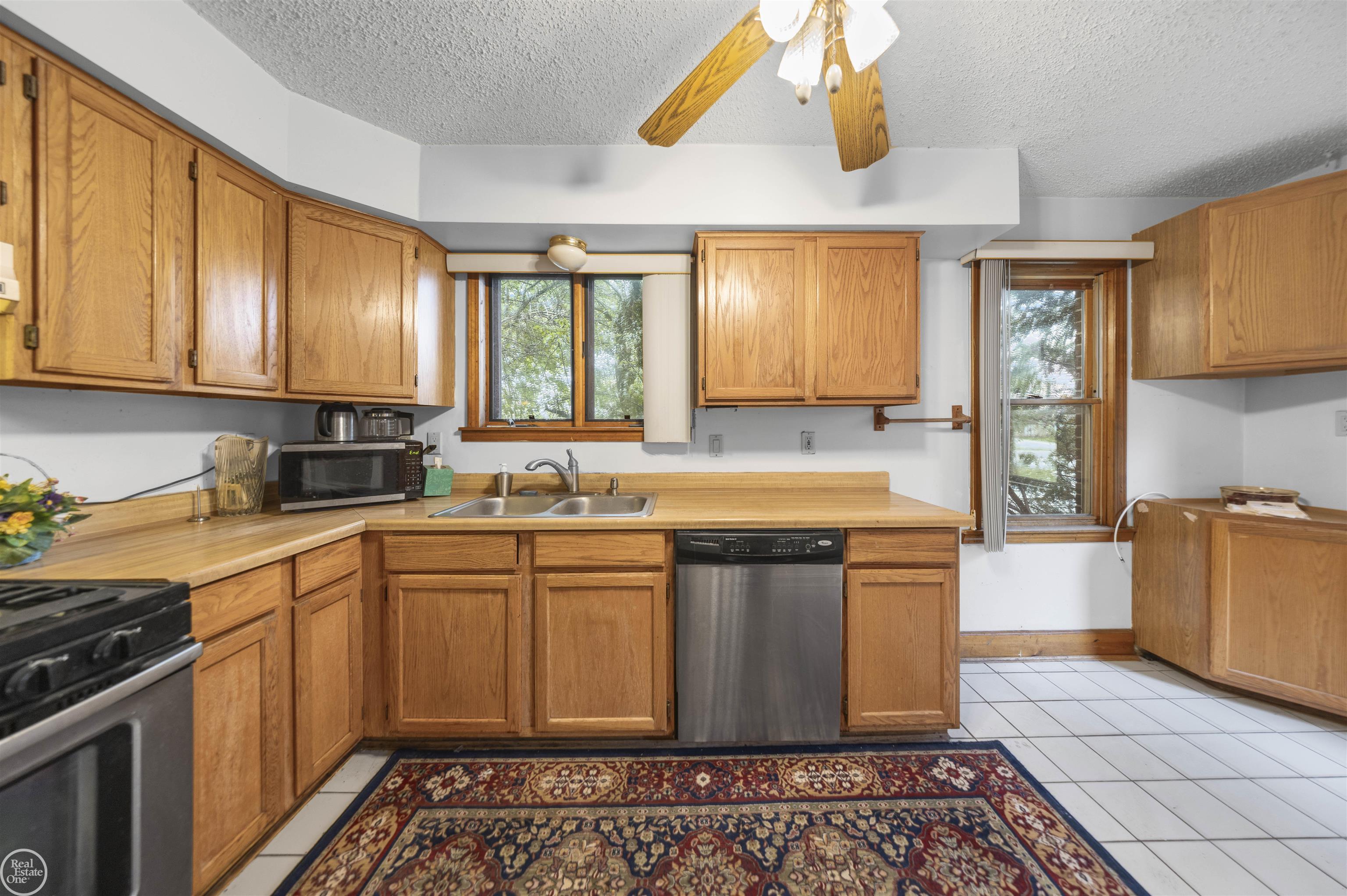 11081 15 Mile Road