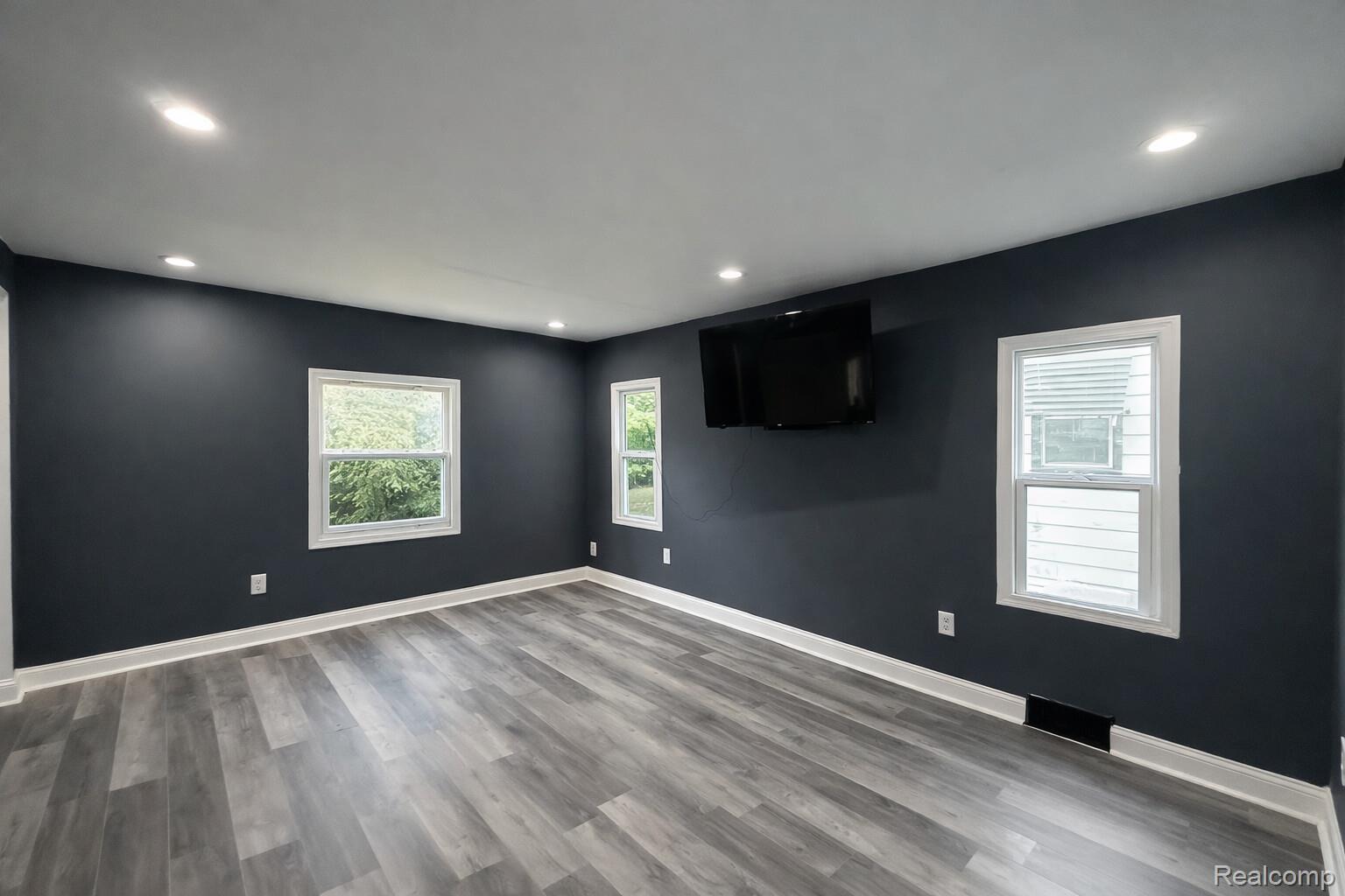 19424 Orleans Street