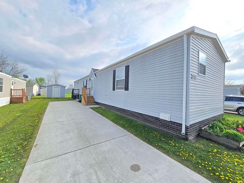 32782 N Susan Lane New Haven Village Macomb MI 48048