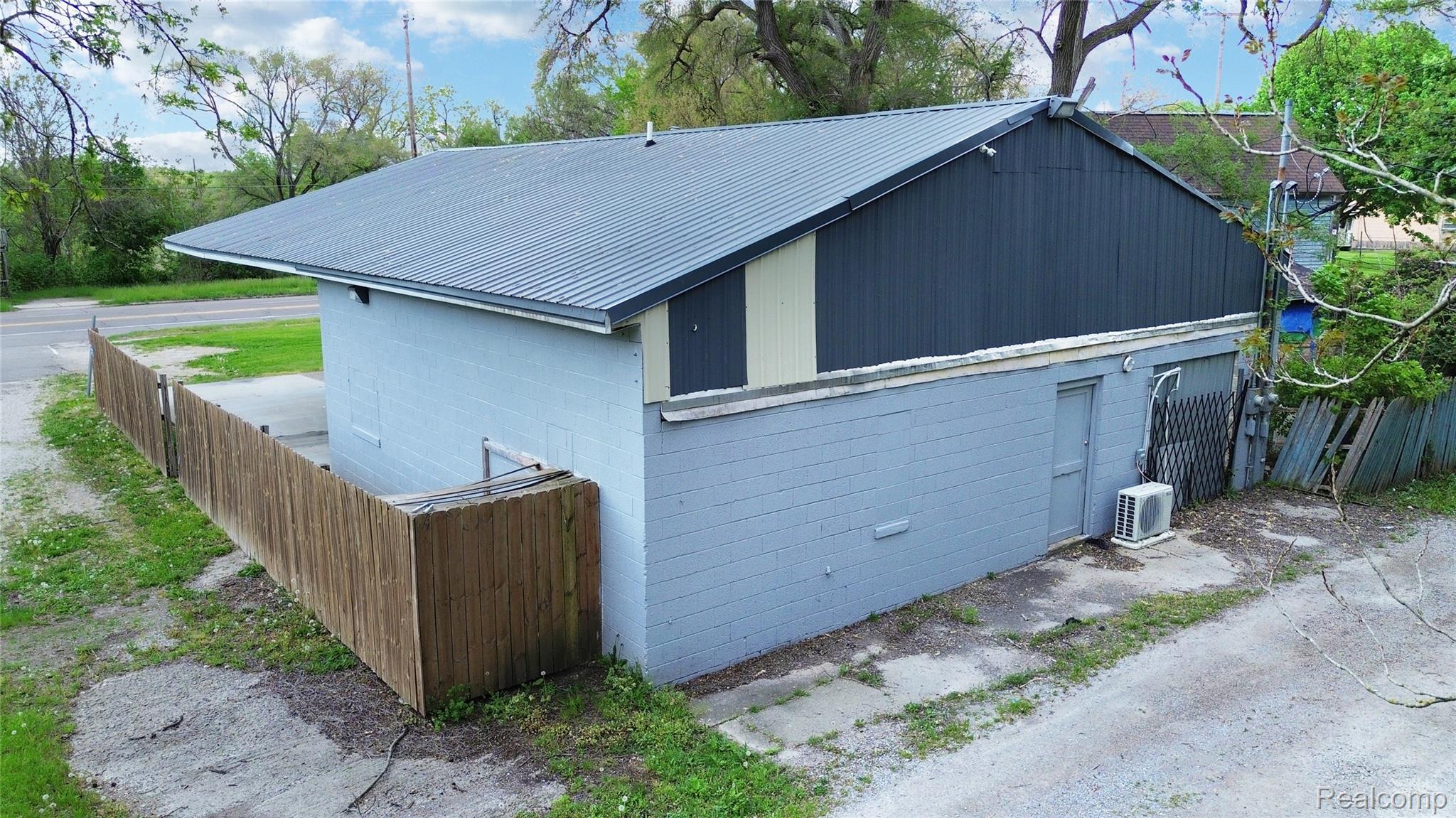 713 FENTON Road