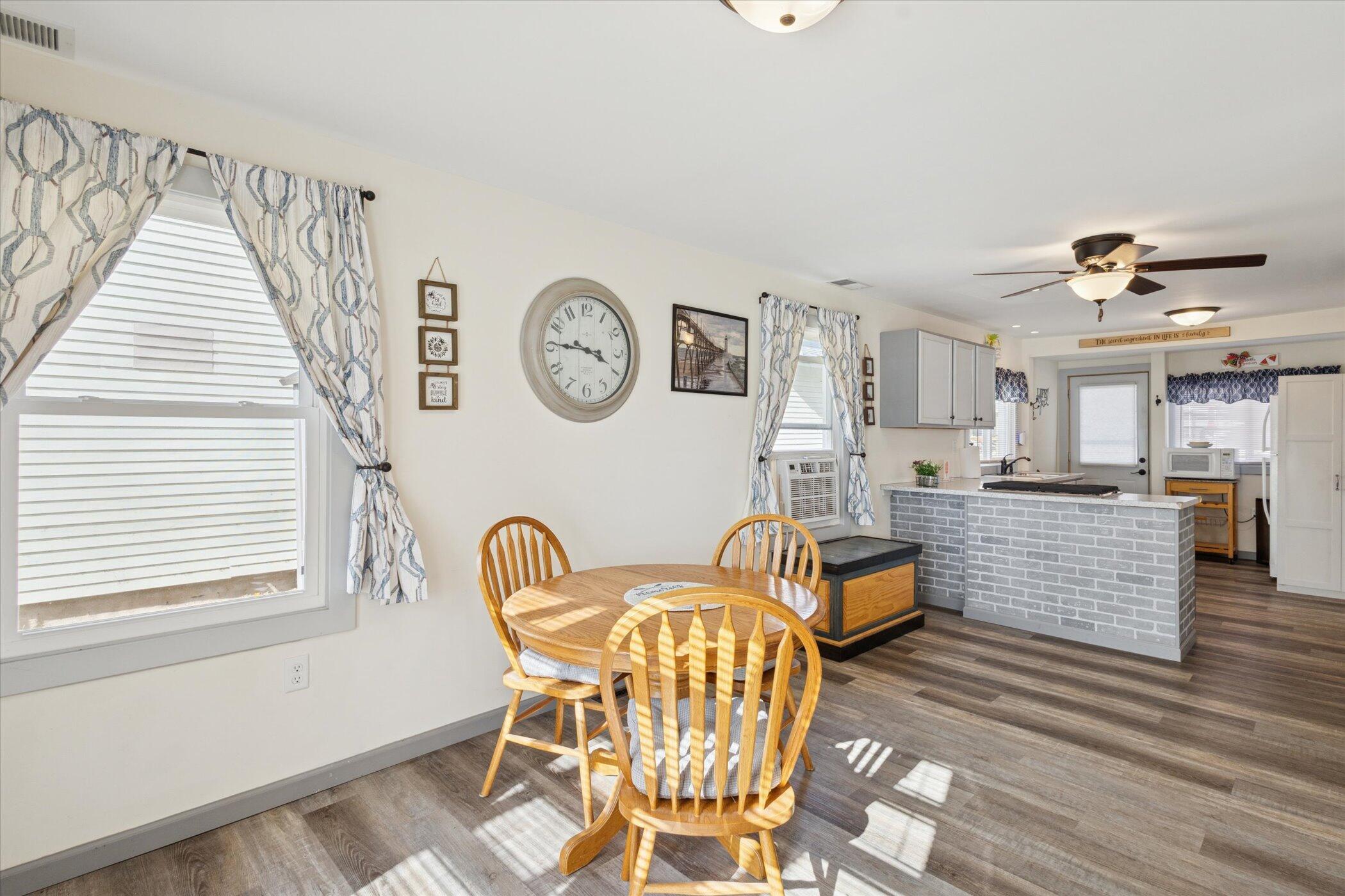 123 N LAKESIDE Drive