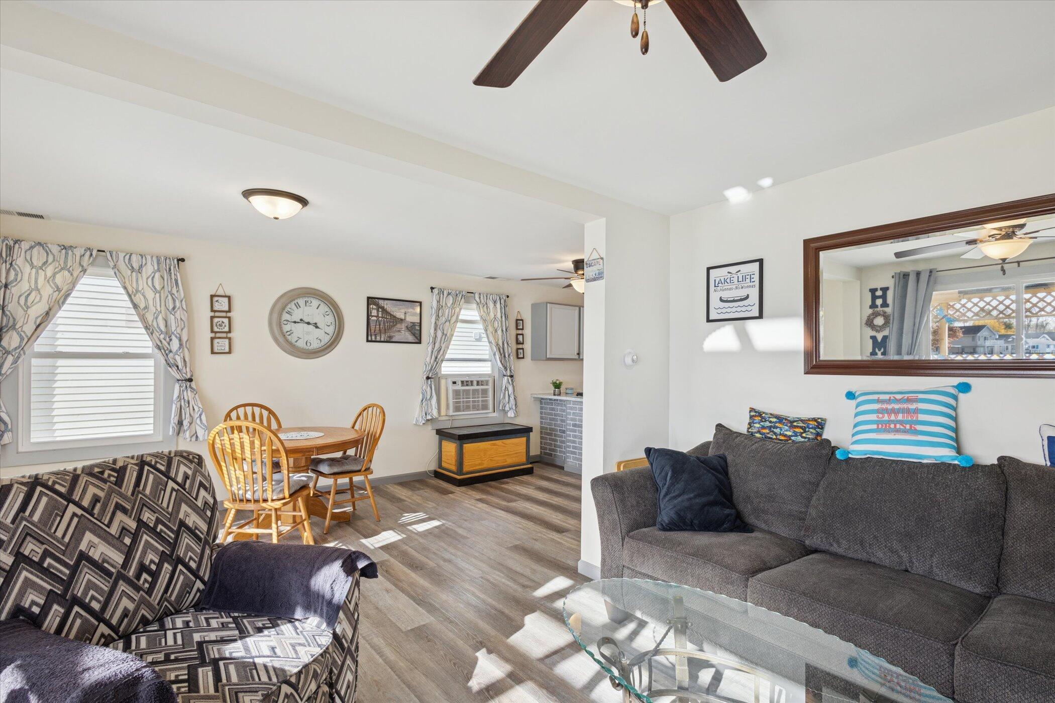 123 N LAKESIDE Drive