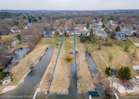 3506 Moberly Drive Commerce Charter Township MI 48382