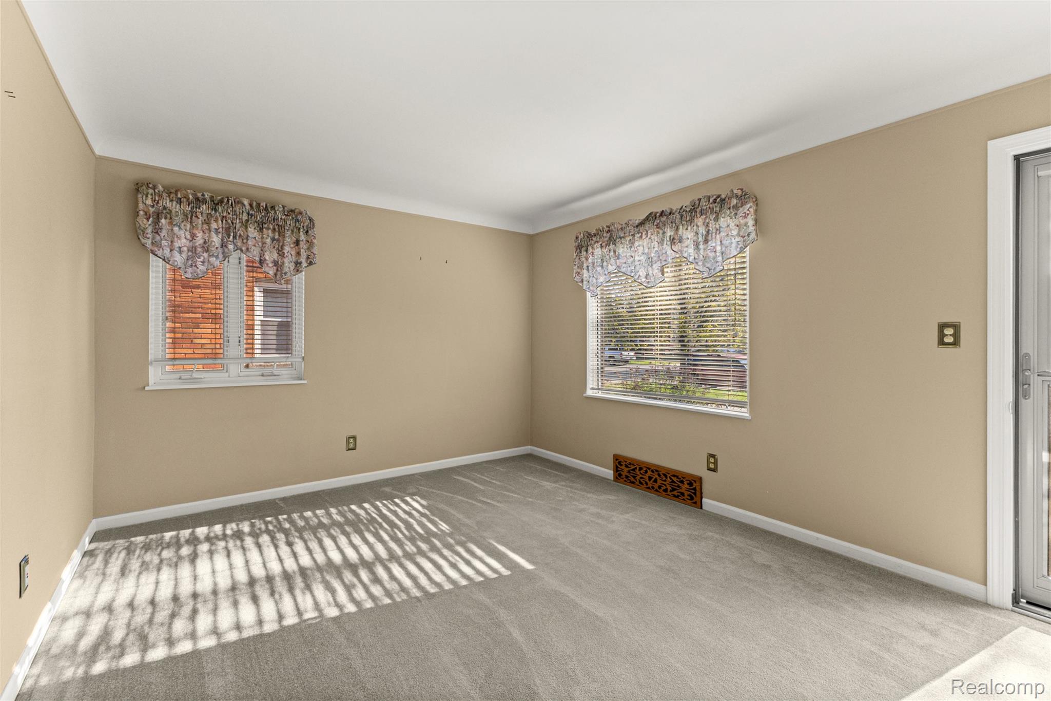 9896 Park Avenue