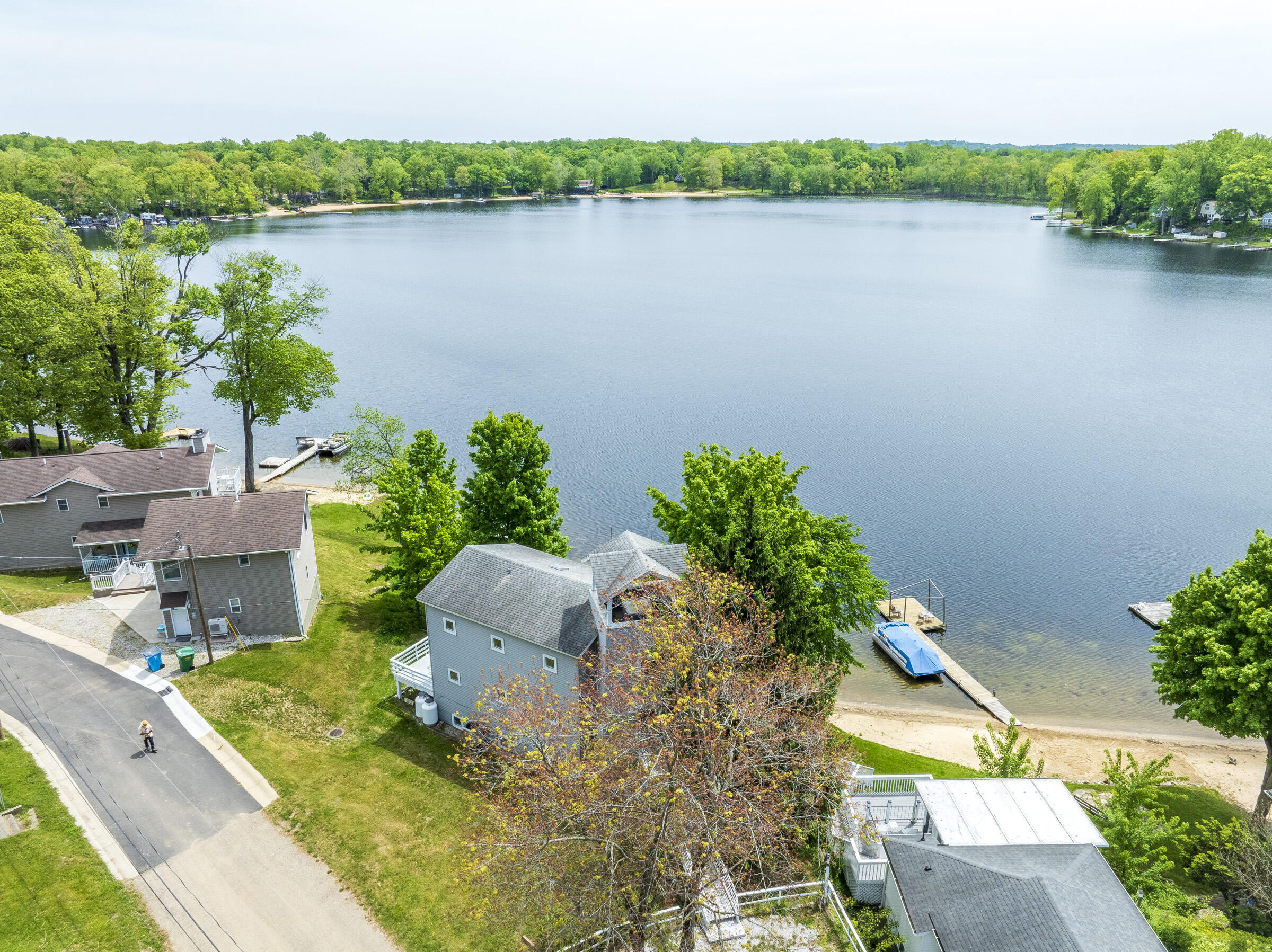 15657 Lakeview Drive