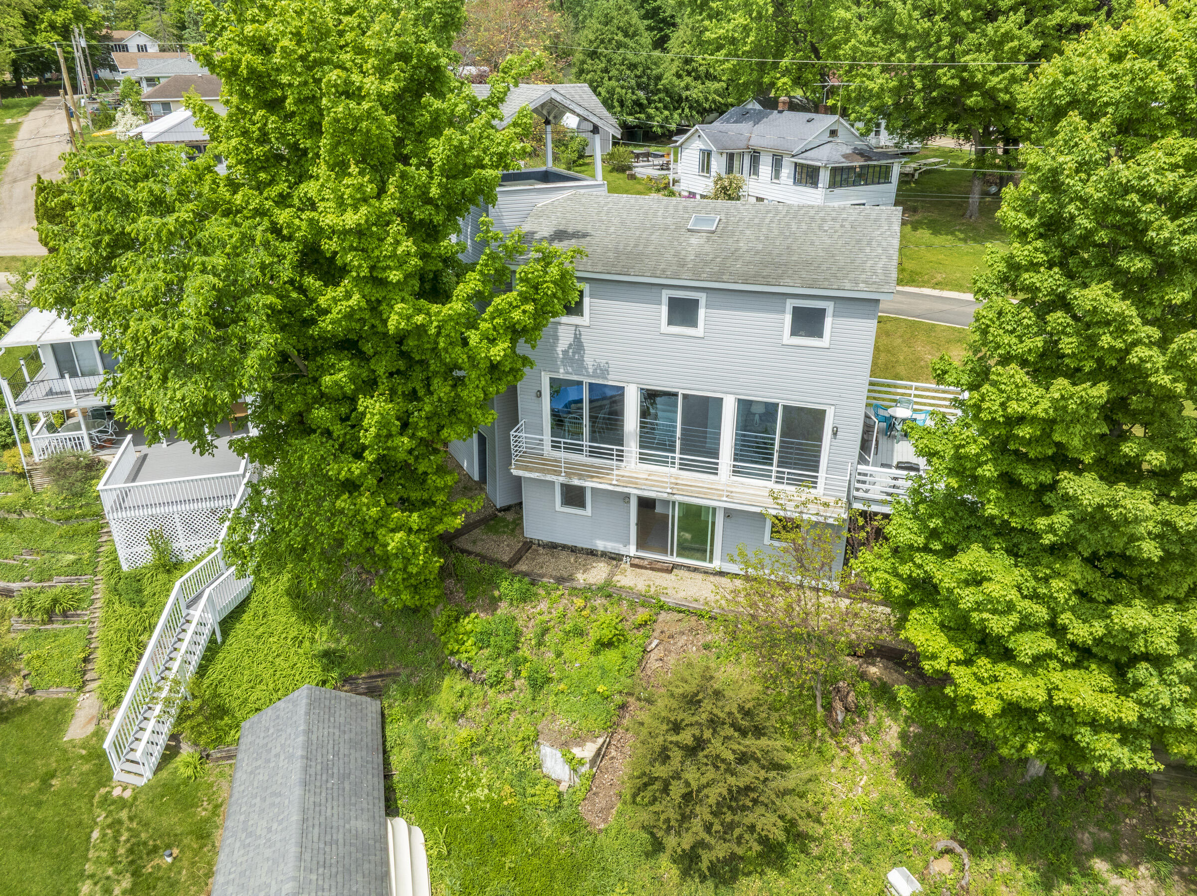 15657 Lakeview Drive