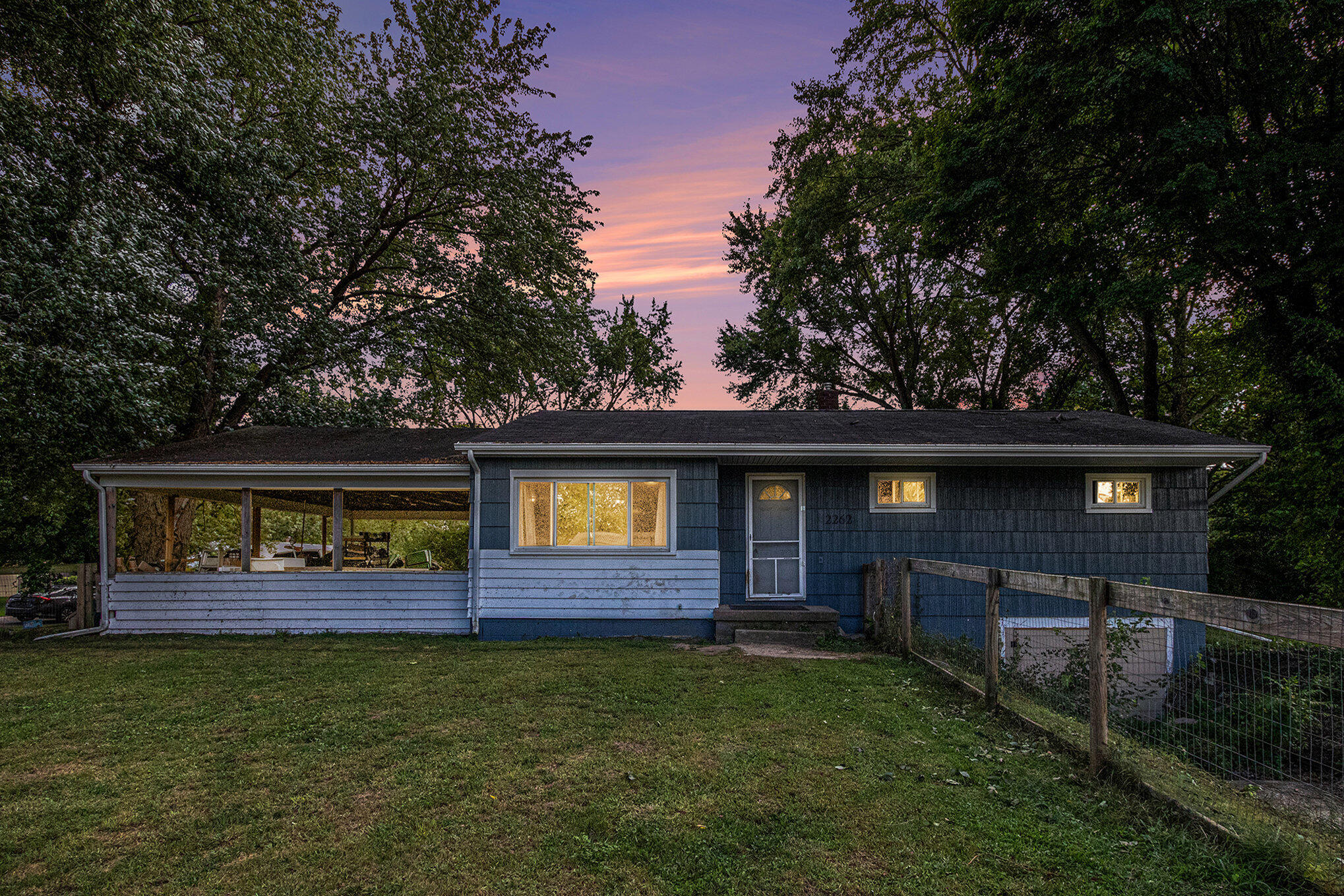 2262 Warren Road