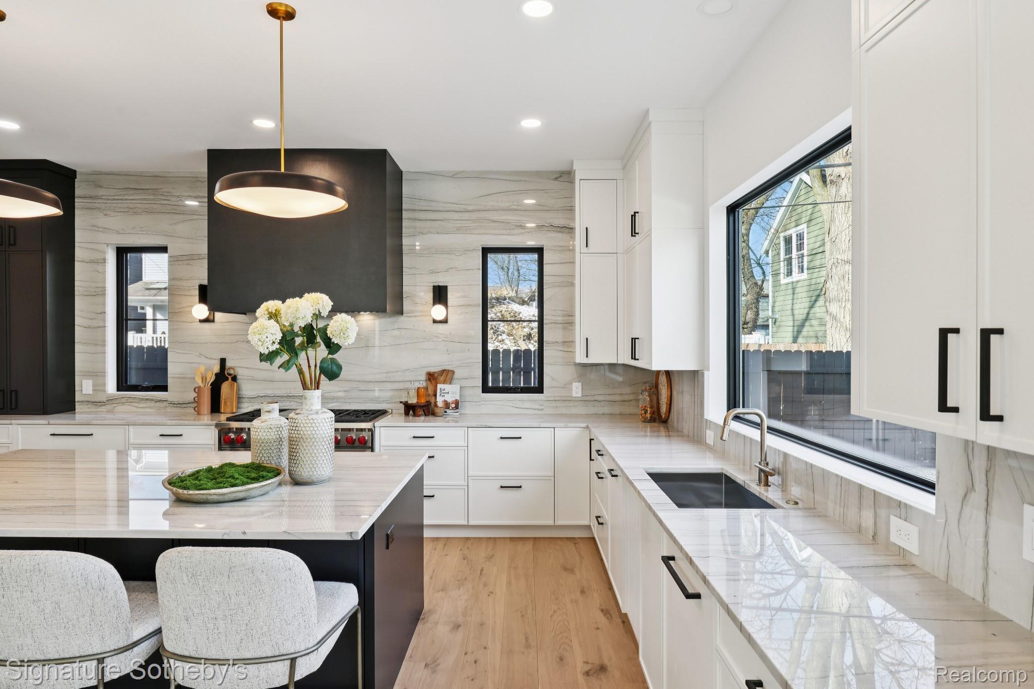1094 Lincoln Court