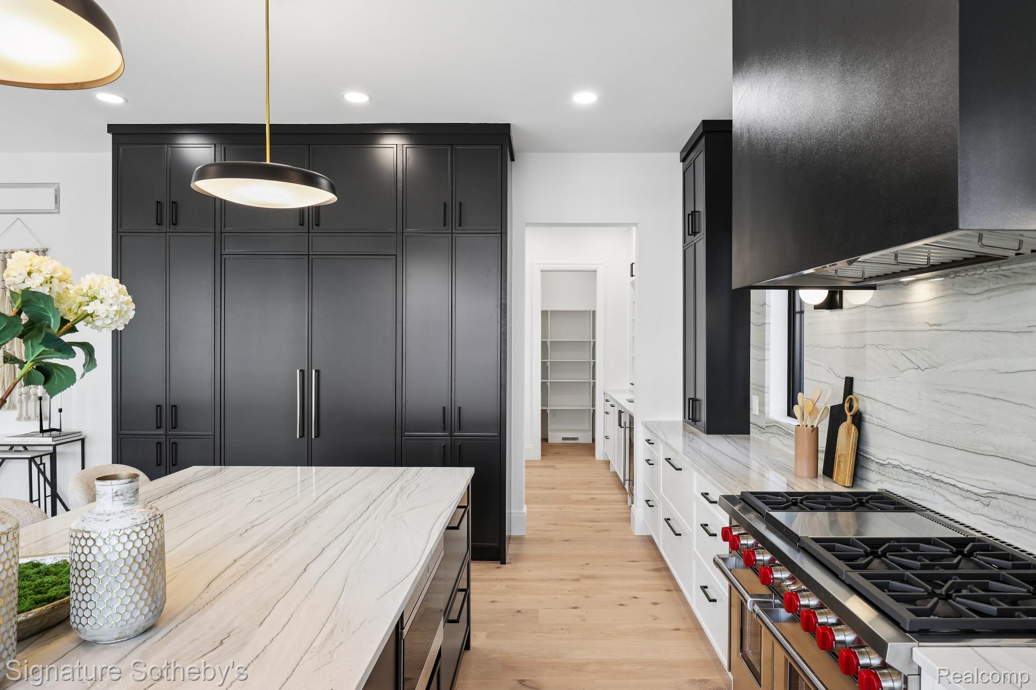1094 Lincoln Court