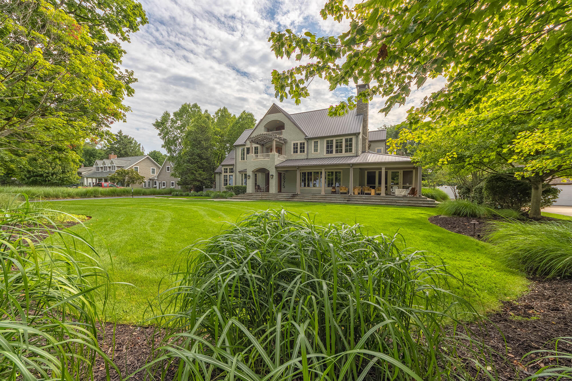 2975 Lakeshore Drive