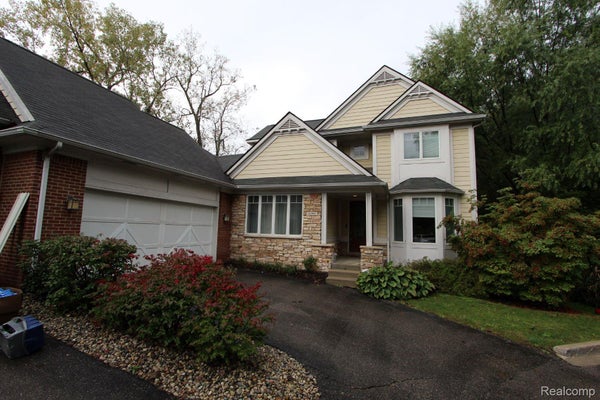 1090 OAKWOOD DR, BLOOMFIELD HILLS, MI 48304 - Image f77aa635d197aa8a024f64c4ad68365a/1958390955