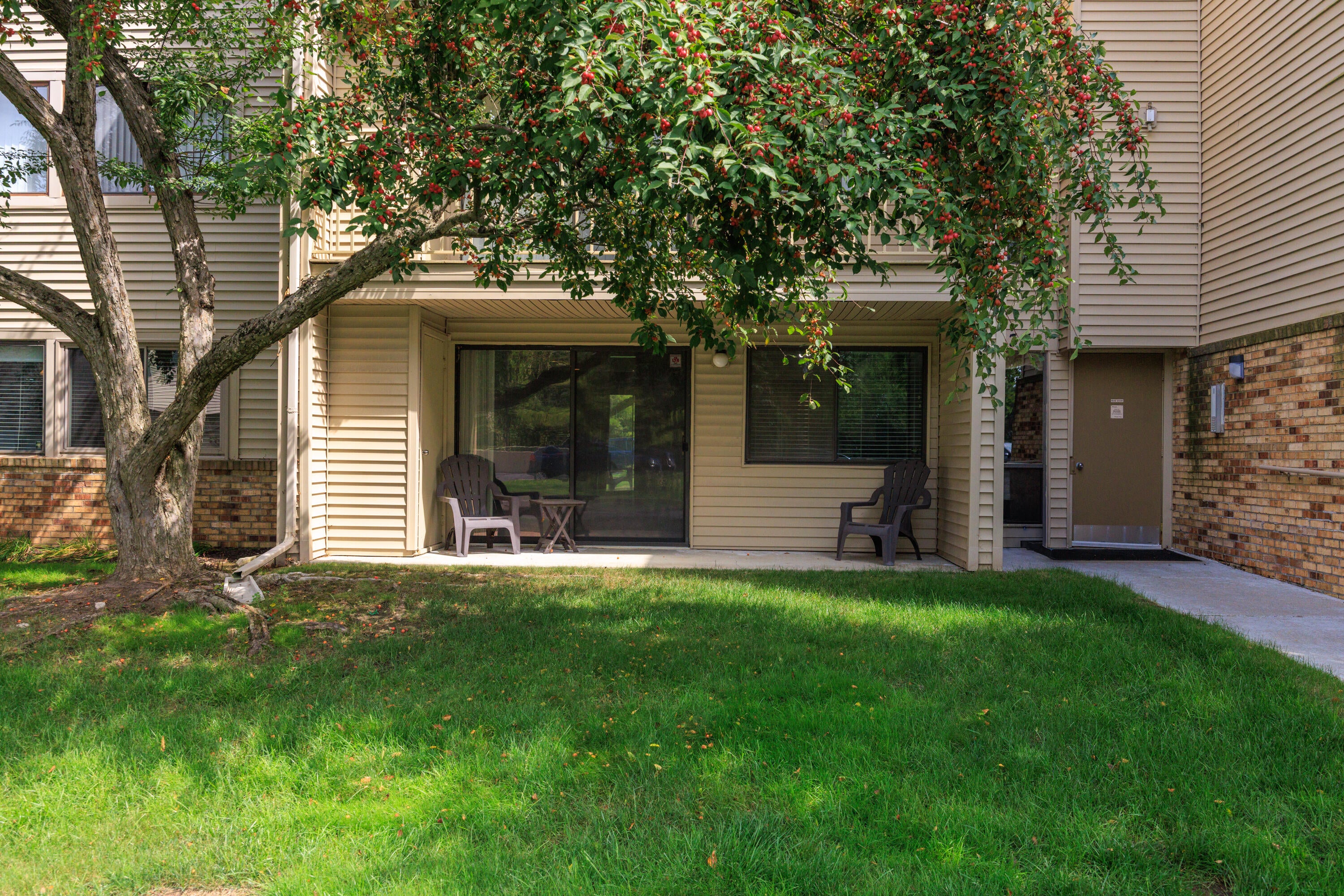 3835 Lone Pine Road 100