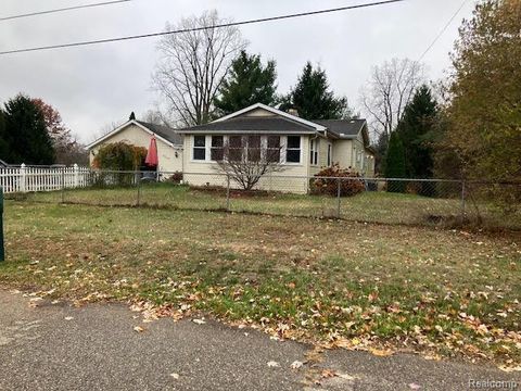 5215 Eastview Road Independence Charter Township MI 48346