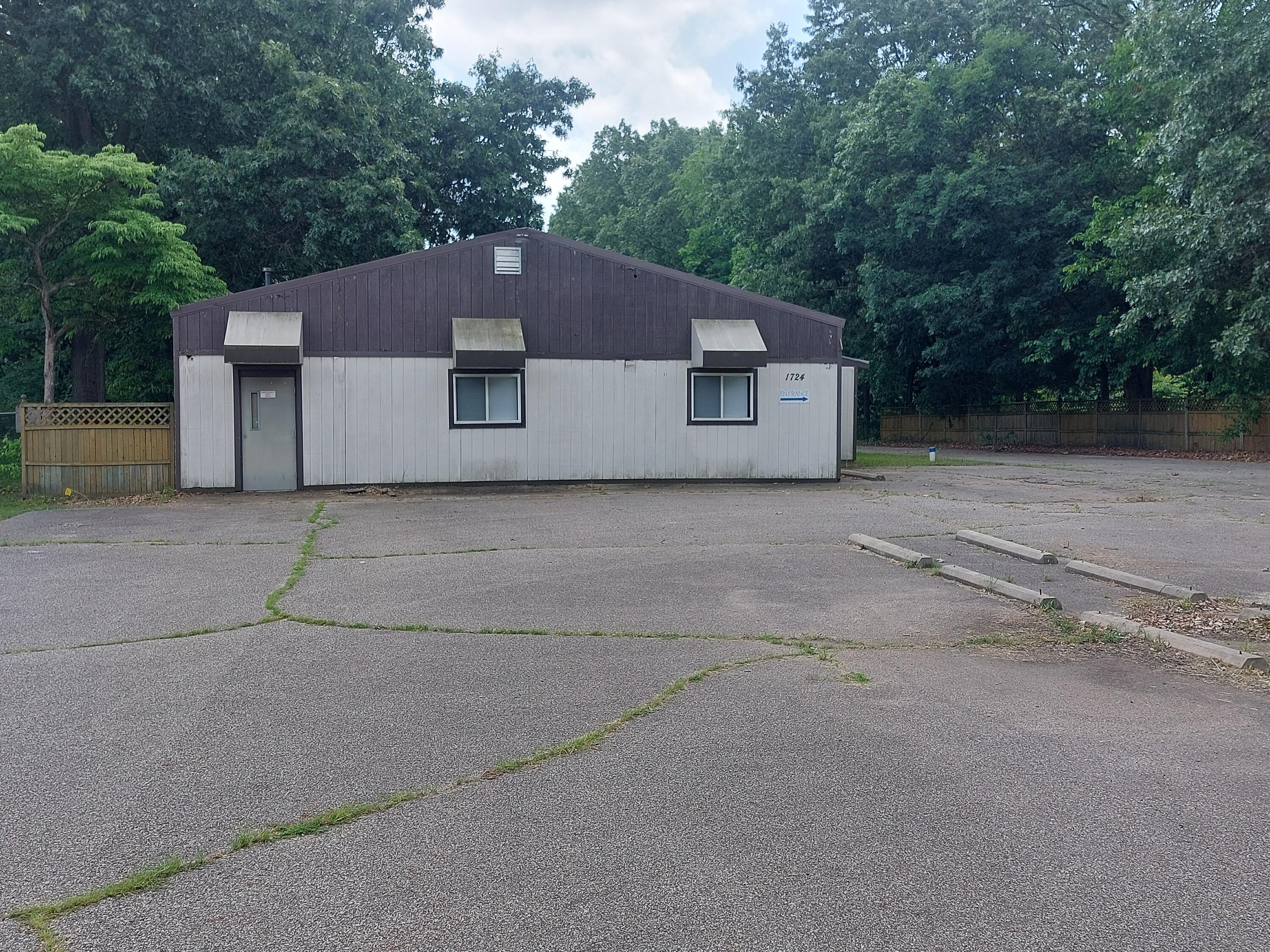 1724 E Bertrand Road