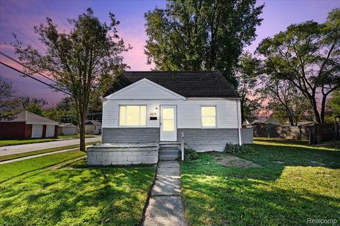 14092 Knox Avenue Warren City MI 48089