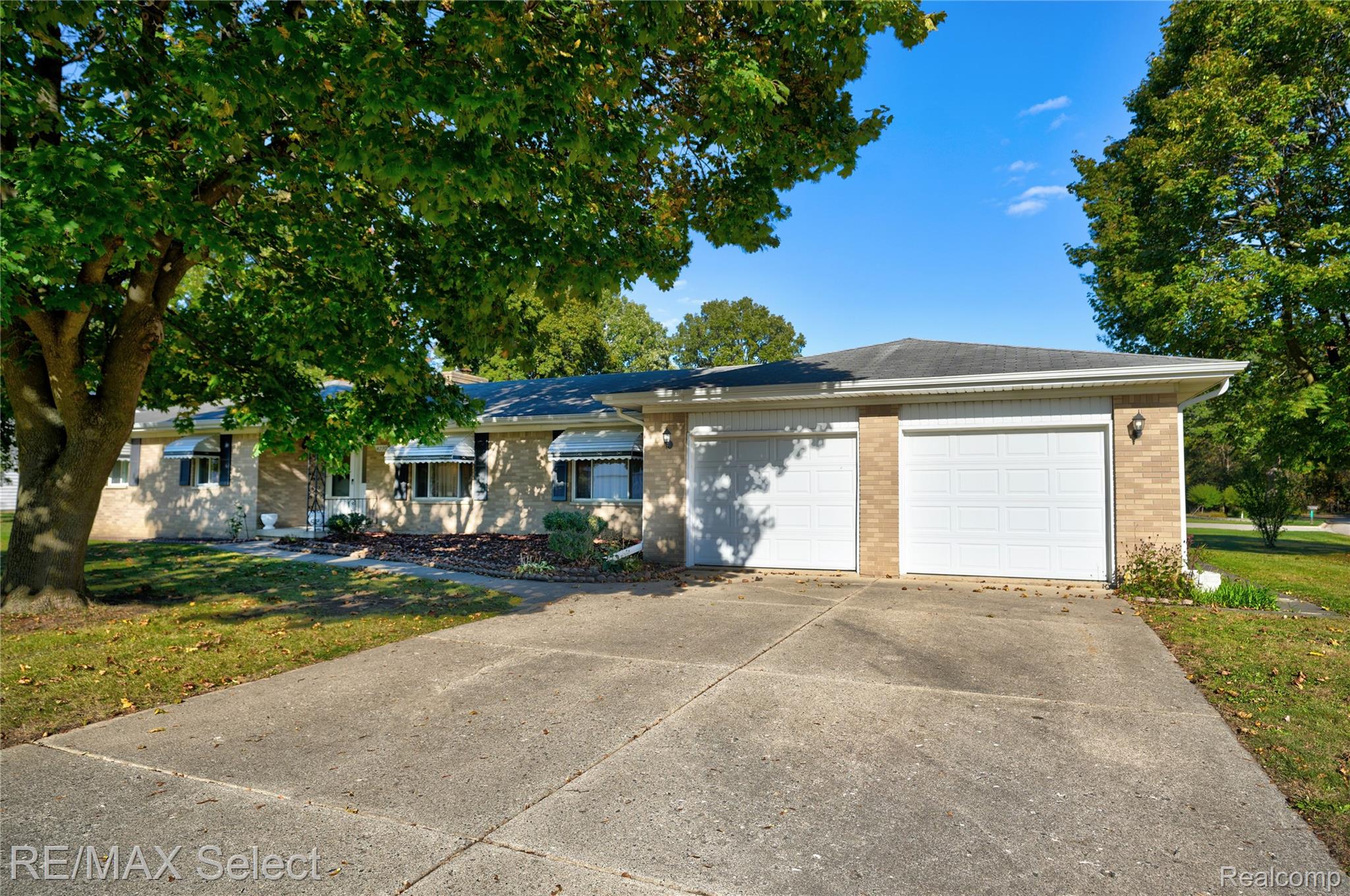 4290 Hedgethorn Circle