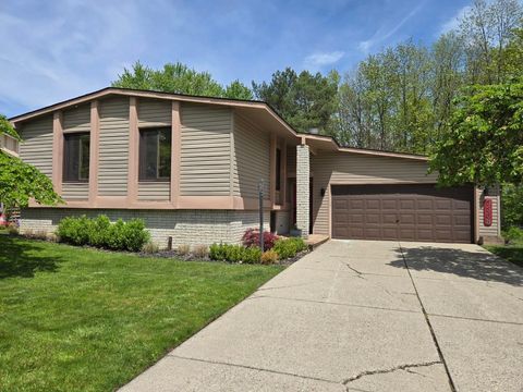 5568 PATTERSON Drive Troy City Oakland MI 48085