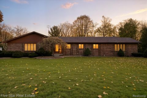 1194 Woodkrest Drive Flint City MI 48532