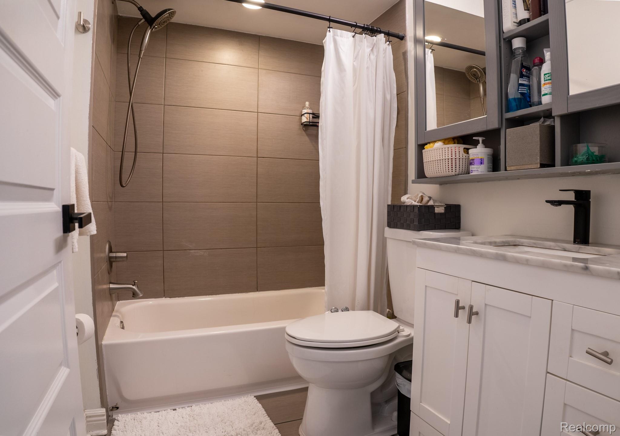 Dearborn City, Michigan 48126, United States, 2 Bedrooms Bedrooms, ,2 BathroomsBathrooms,Residential,Active,139941