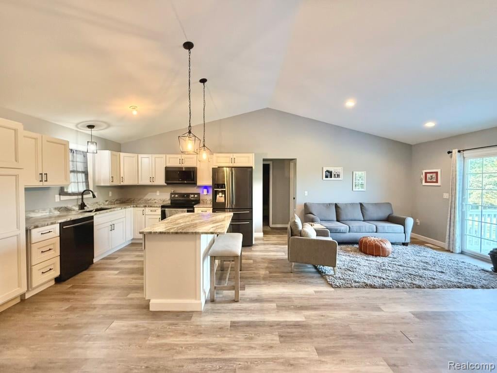 5537 Fairway Lane