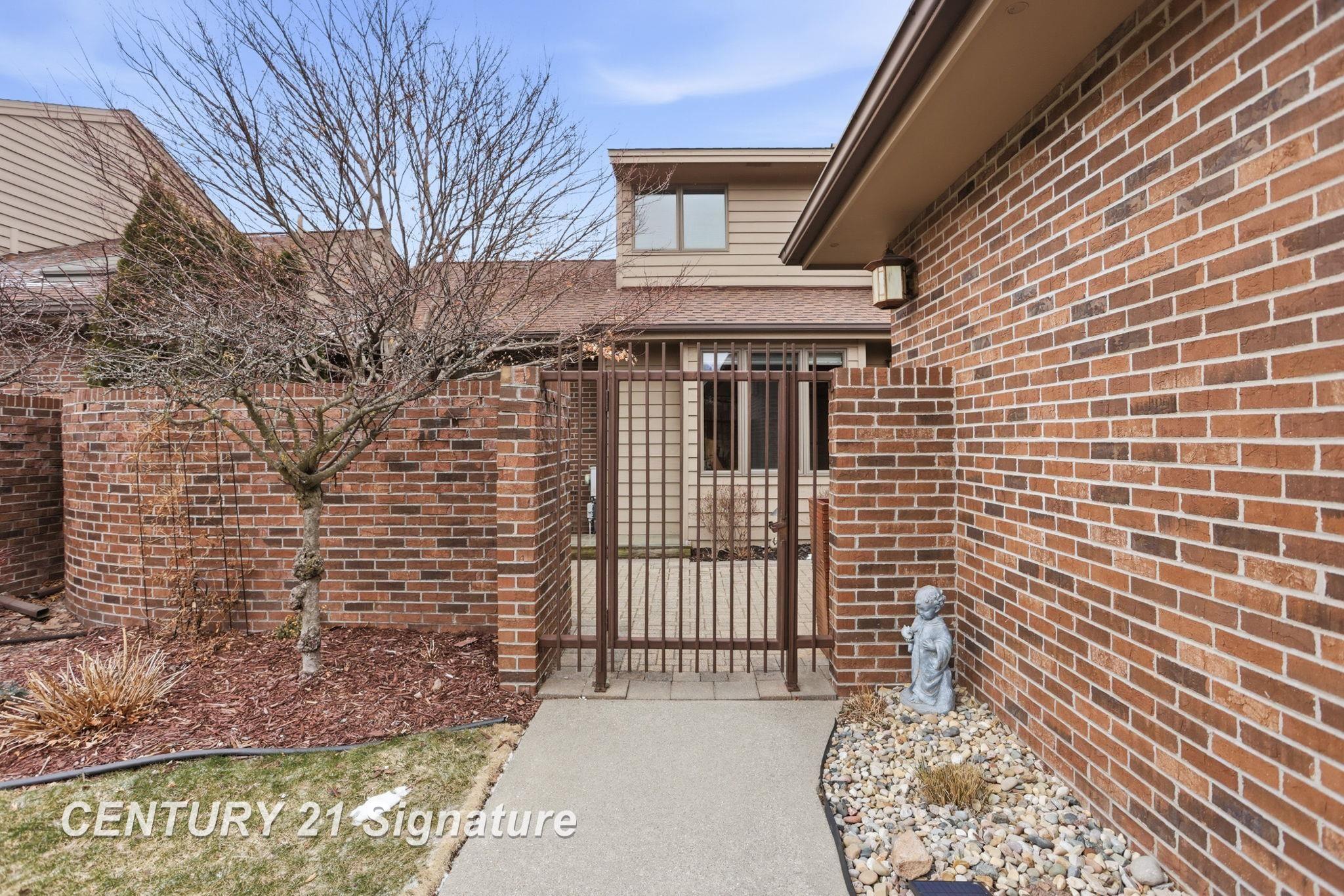 2735 Inverness Drive