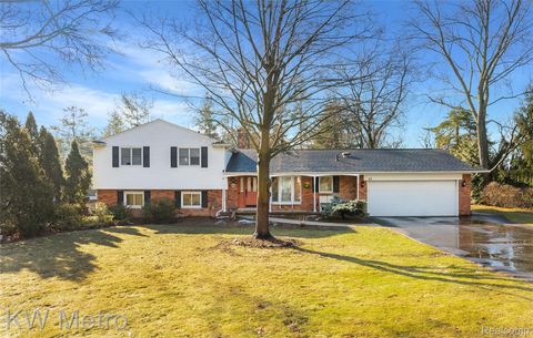 85 Stalwart Drive Troy City MI 48098