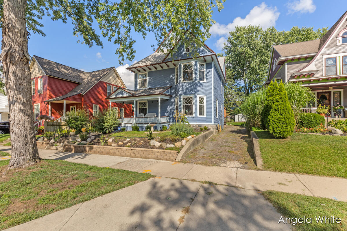 710 college Avenue SE