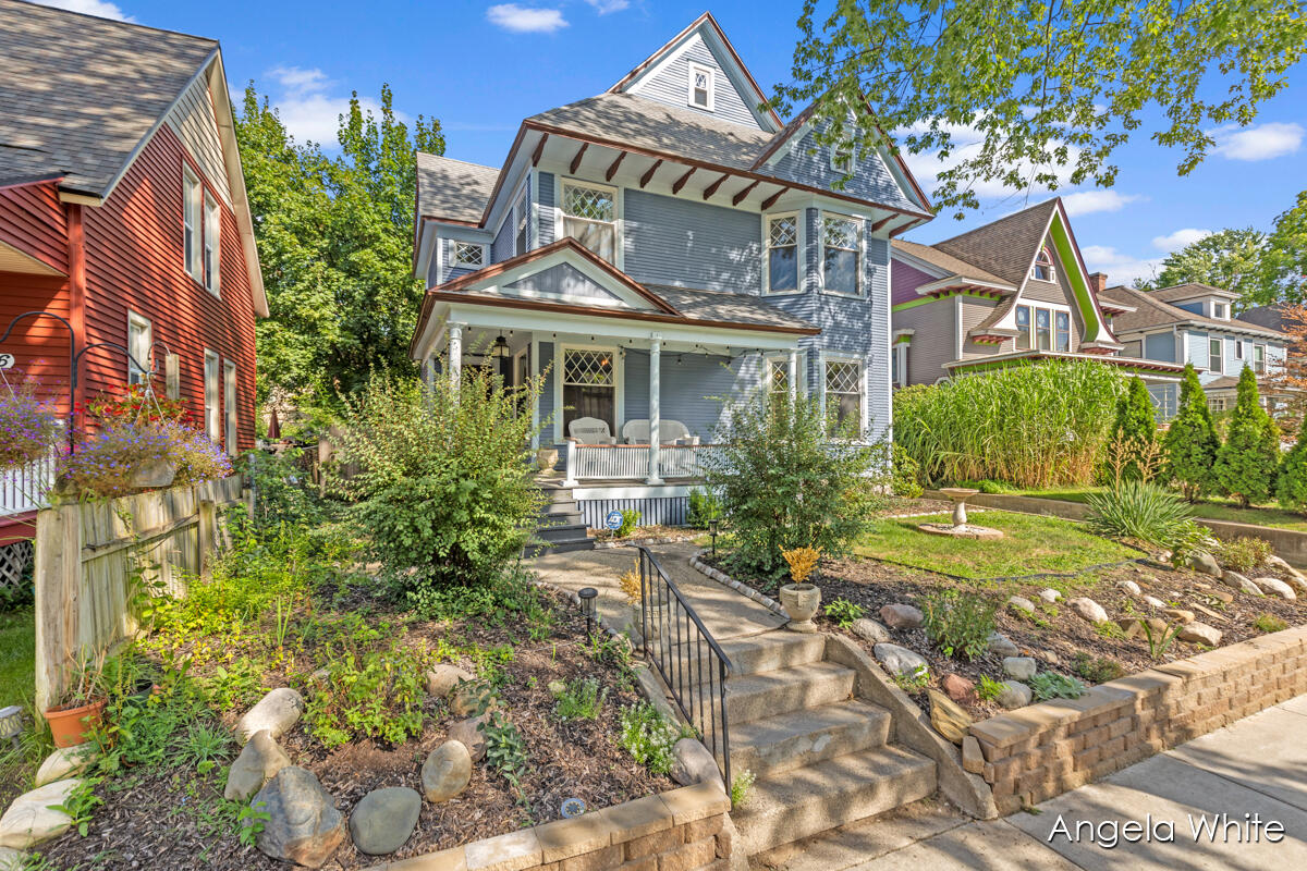 710 college Avenue SE