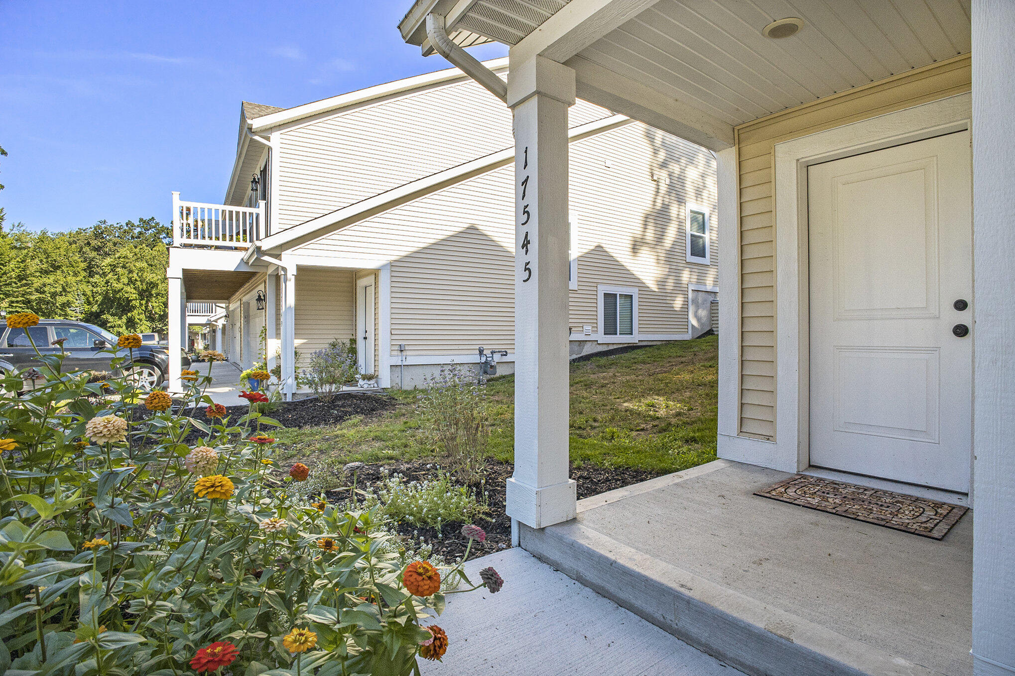 17545 Beechwood Lane