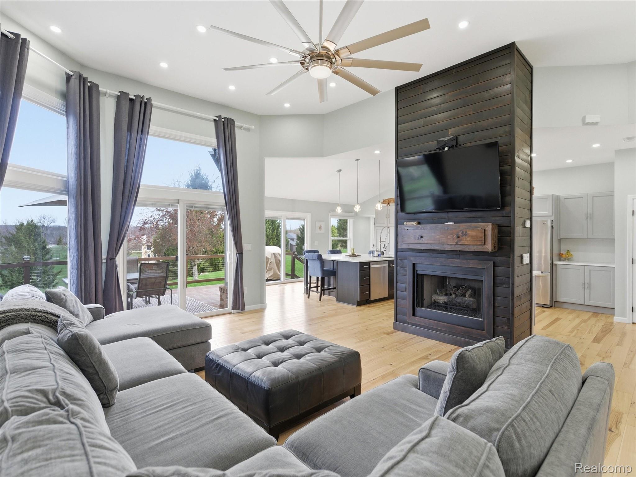 6163 Rosewood Parkway
