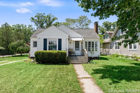 Photo of 701 Fowler Street, North Muskegon City, MI 49445 (MLS # 71026035197)