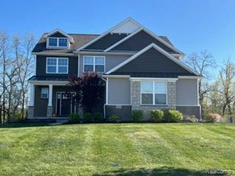 2500 Walnut View Drive Howell City MI 48855