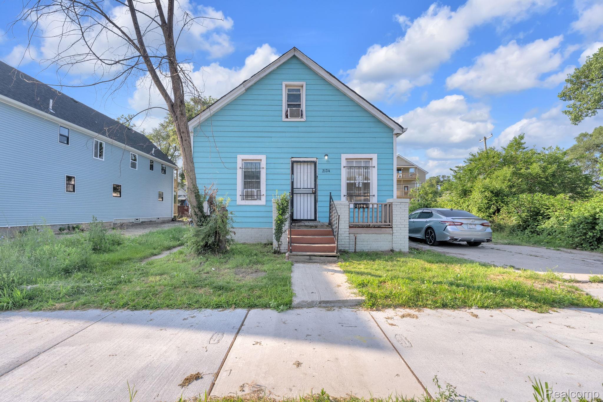 2124 Halleck Street