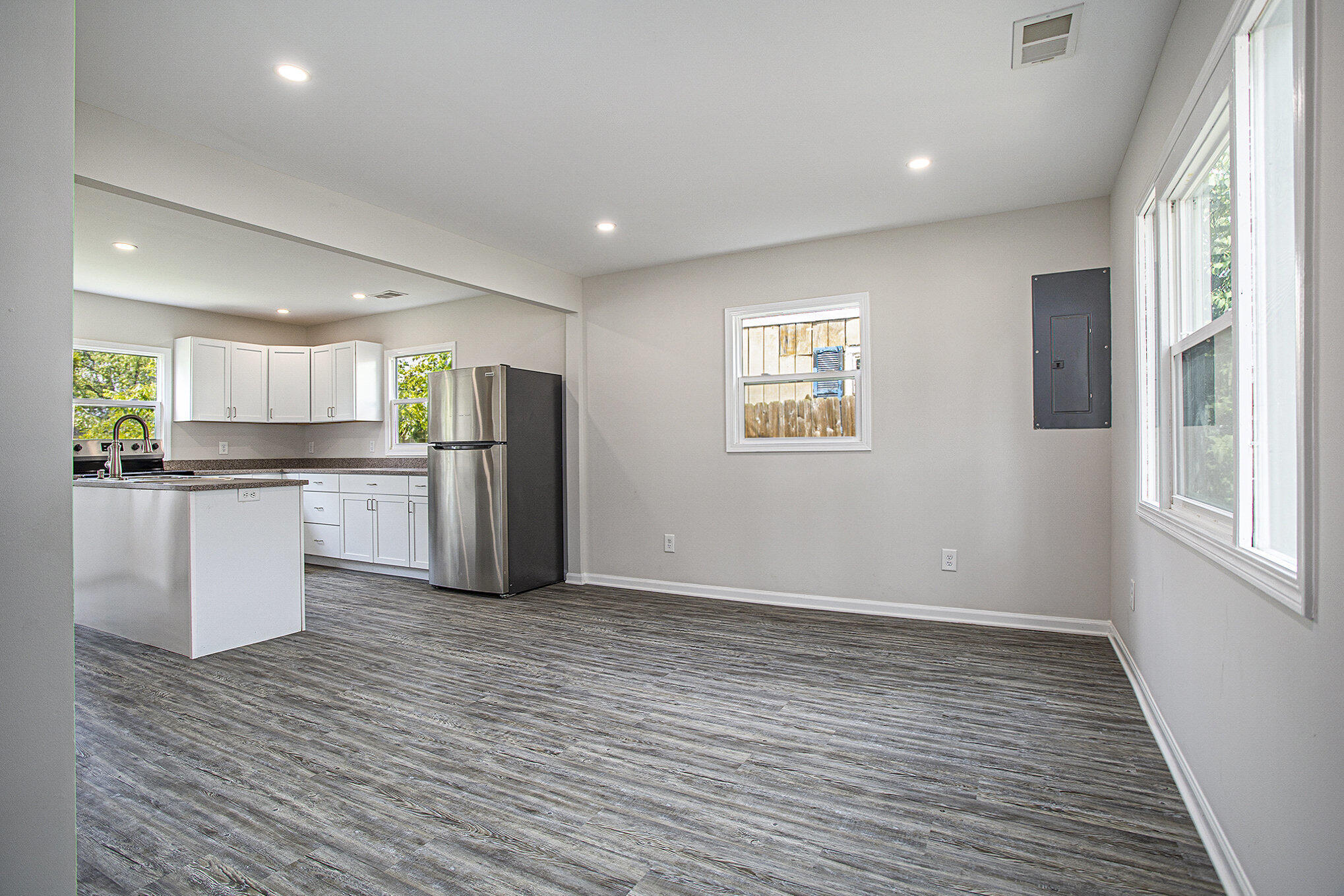 Battle Creek City, Michigan 49015, United States, 2 Bedrooms Bedrooms, ,1 BathroomBathrooms,Residential,Pending,189947