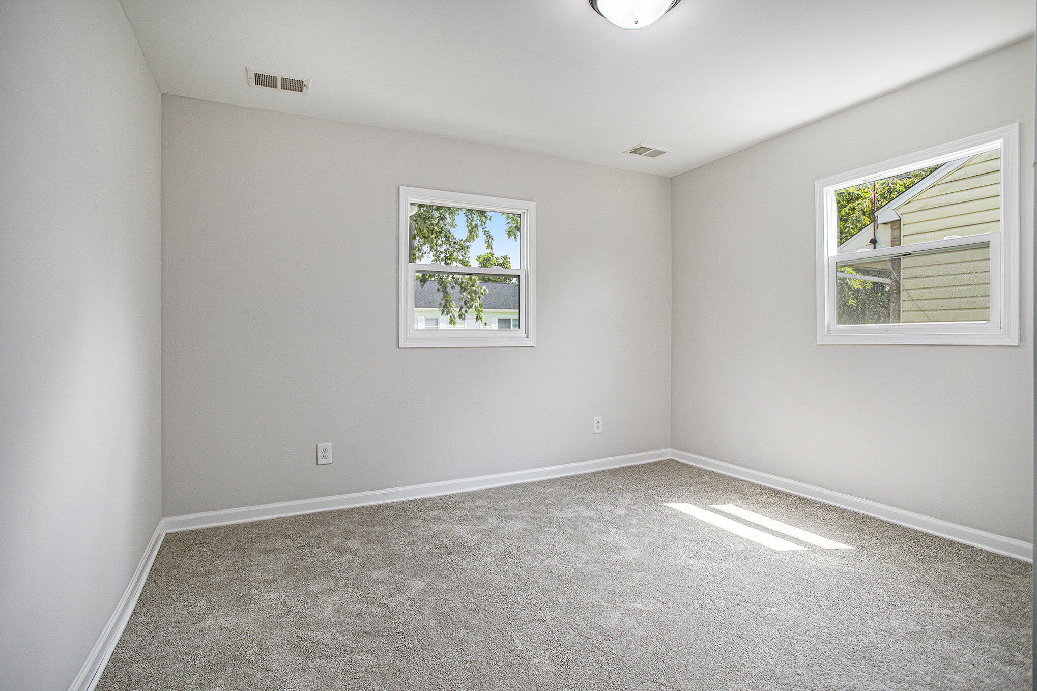 Battle Creek City, Michigan 49015, United States, 2 Bedrooms Bedrooms, ,1 BathroomBathrooms,Residential,Pending,189947