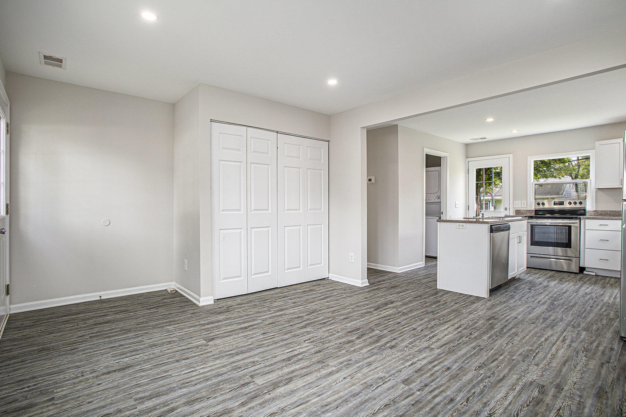 Battle Creek City, Michigan 49015, United States, 2 Bedrooms Bedrooms, ,1 BathroomBathrooms,Residential,Pending,189947