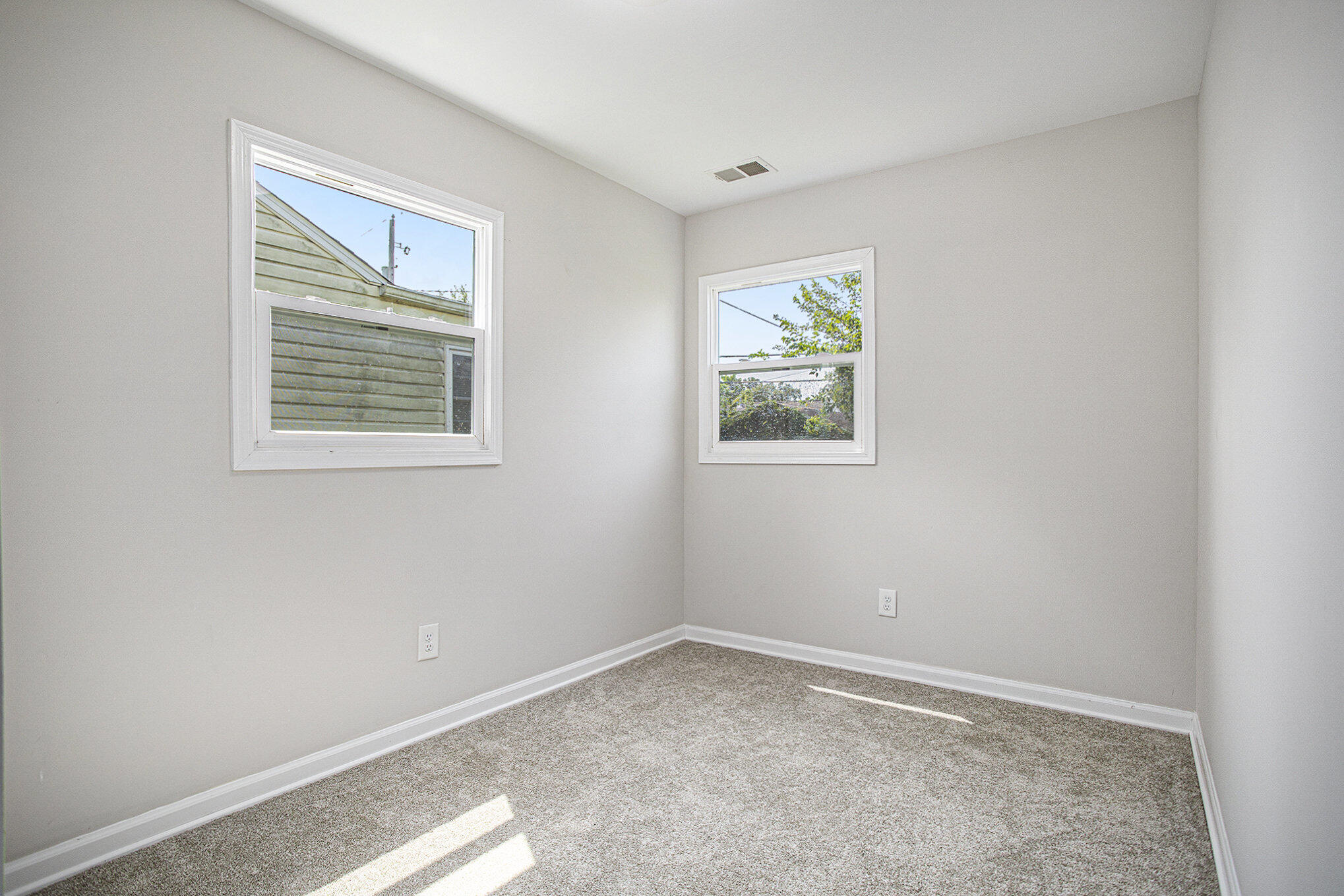 Battle Creek City, Michigan 49015, United States, 2 Bedrooms Bedrooms, ,1 BathroomBathrooms,Residential,Pending,189947