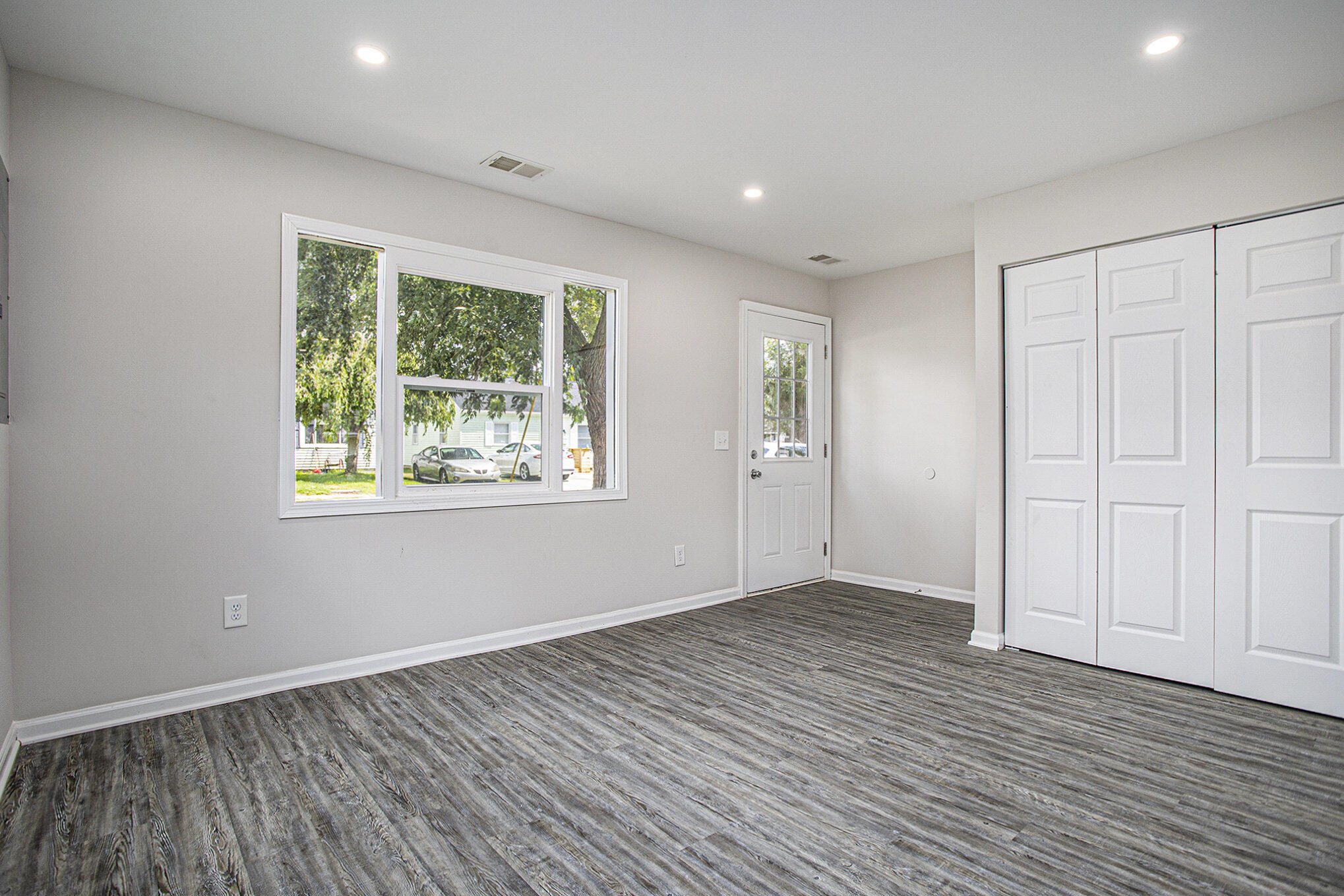 Battle Creek City, Michigan 49015, United States, 2 Bedrooms Bedrooms, ,1 BathroomBathrooms,Residential,Pending,189947