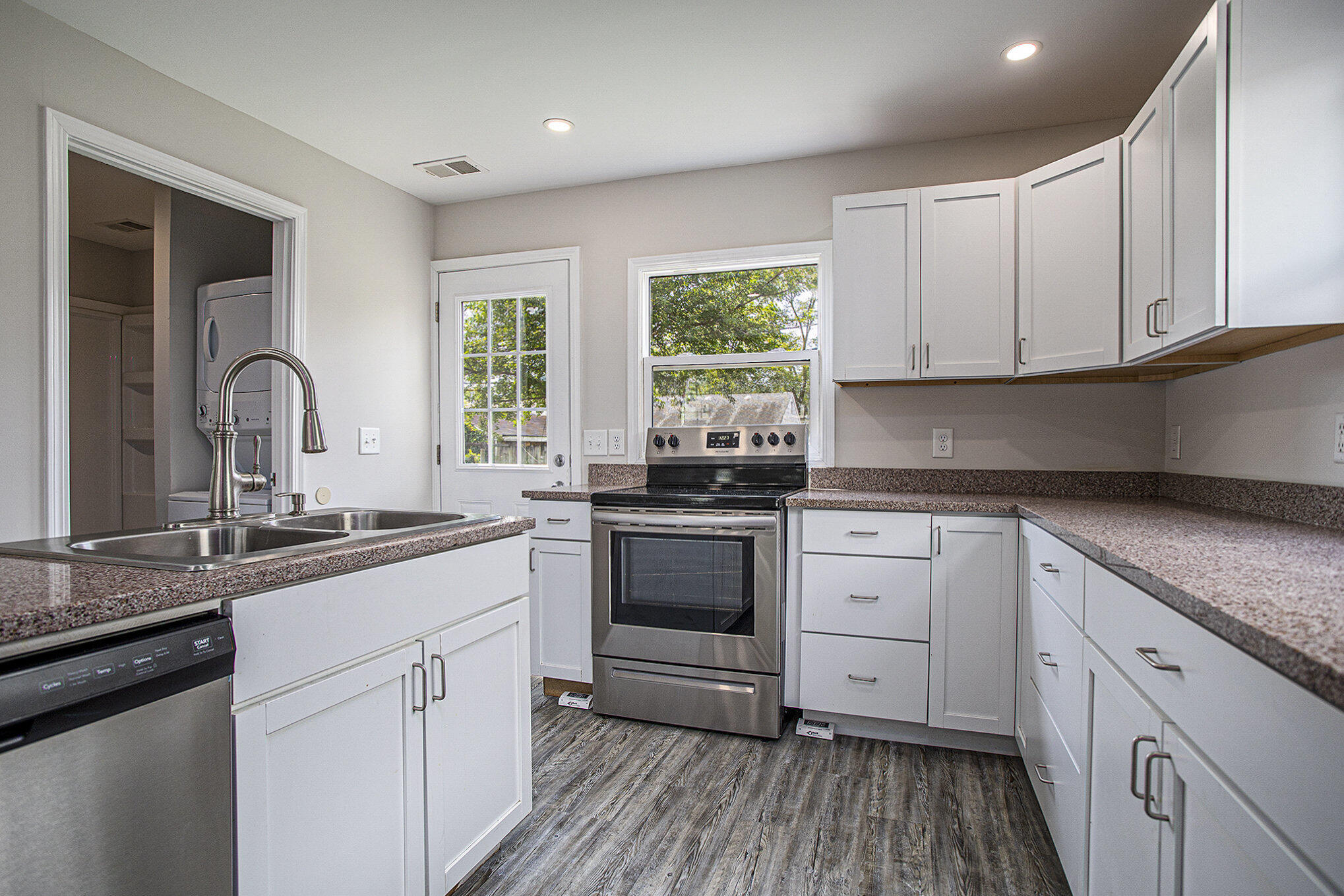 Battle Creek City, Michigan 49015, United States, 2 Bedrooms Bedrooms, ,1 BathroomBathrooms,Residential,Pending,189947